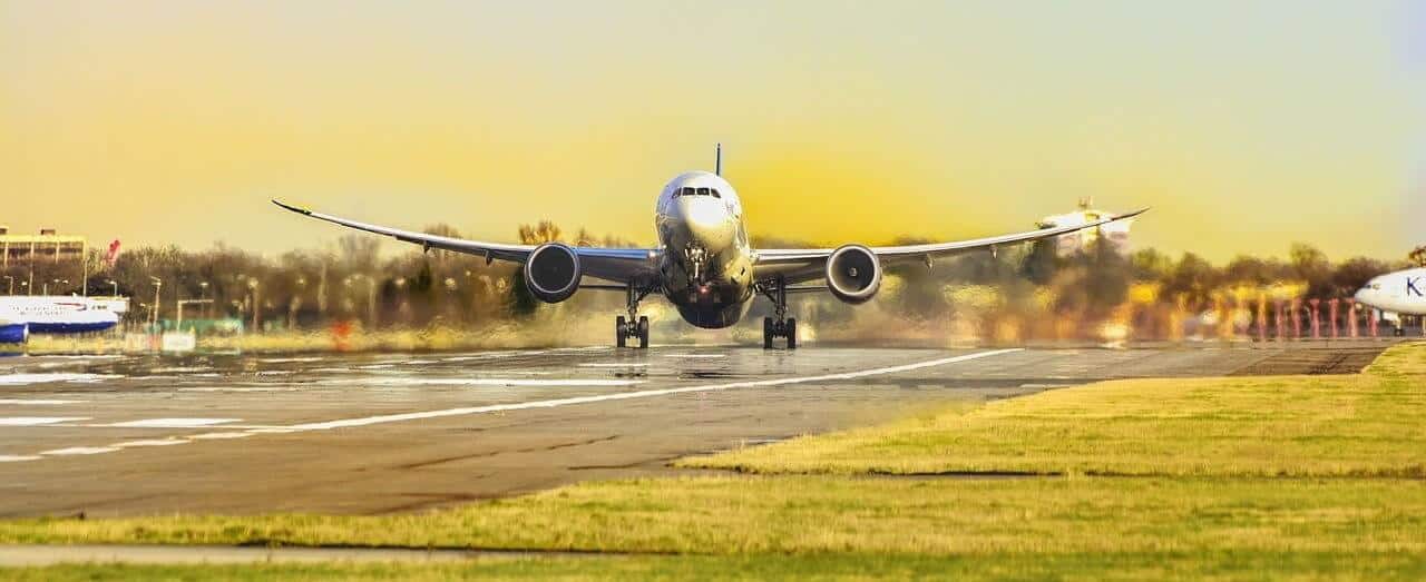 Air travel guide for booking flights smarter and avoiding hidden costs