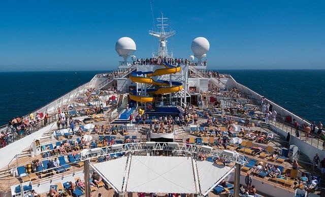 crowds on cruise ships