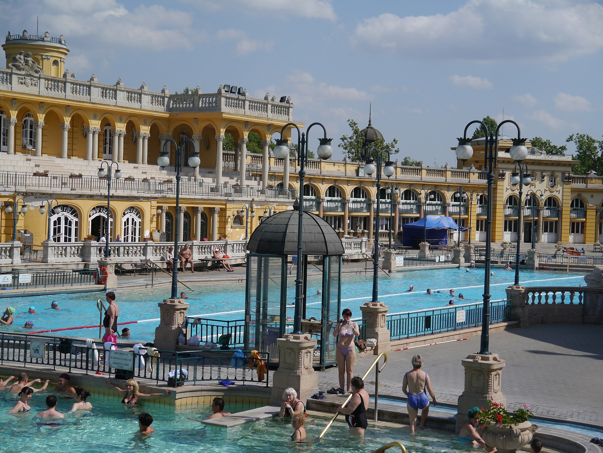 Budapest Széchenyi Thermal Bath outdoor pool