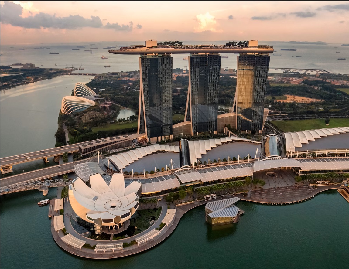 Singapore skyline at Marina Bay at dusk