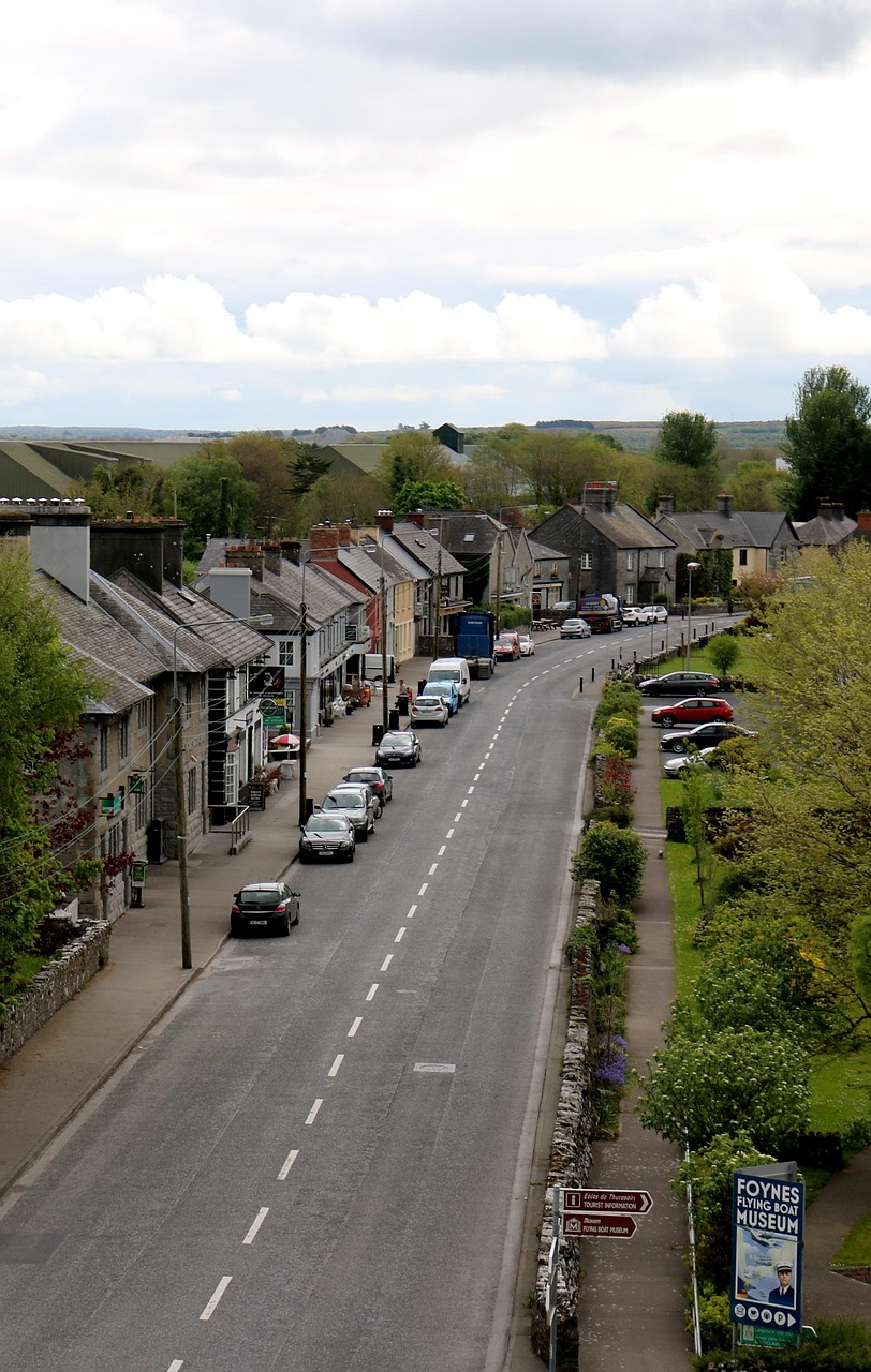 Republic of Ireland: west coast calm — cliffs, small roads, and village rhythm