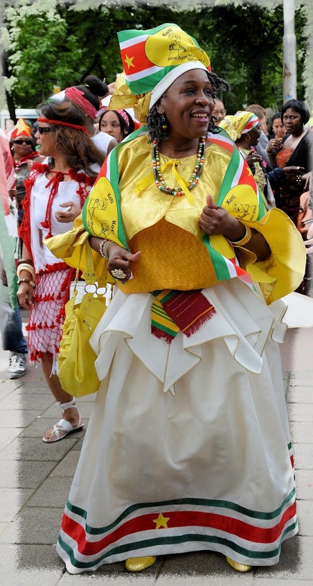 Woman wearing traditional dress in Suriname’s national colours at a celebration
